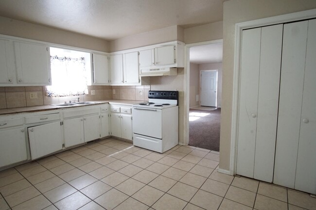 Photo - 1010 E Main St