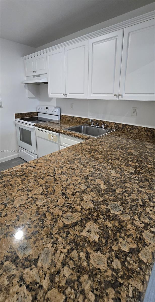 Building Photo - 10820 SW 200th Dr Unit 112