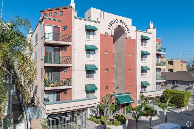 Edificio alternativo - Studio Heights Apartments