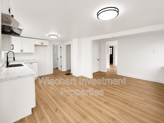 Photo - 201 S Blackhoof St