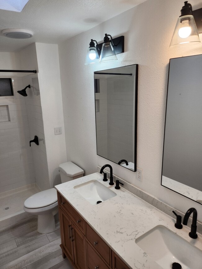 Photo - 539 W Parlier Ave