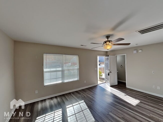 Photo - 136 Creekstone Ct