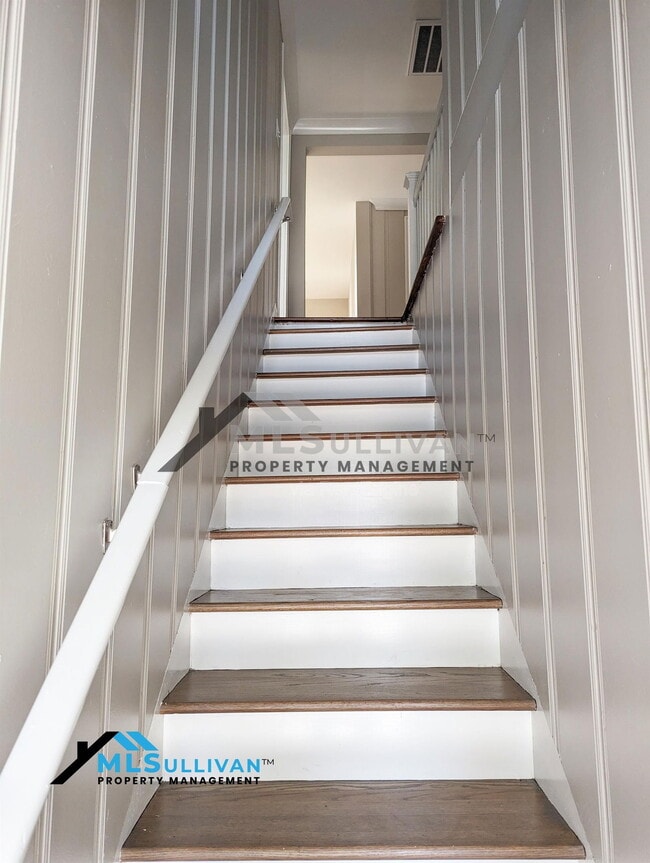 Photo - 229 W Elm St