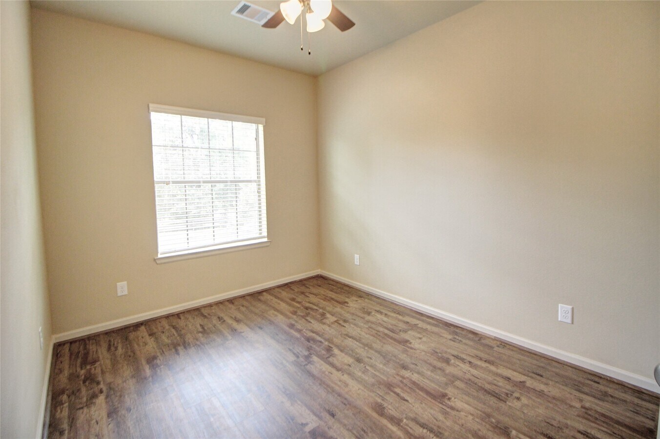 Photo - 26148 Avenue E Unit B