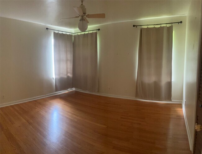 Photo - 4713 Saxon St