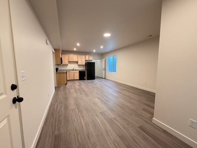 5204 S Century Wy