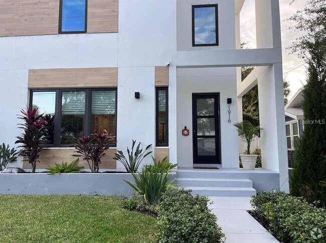 Building Photo - 1916 W Fig St Rental