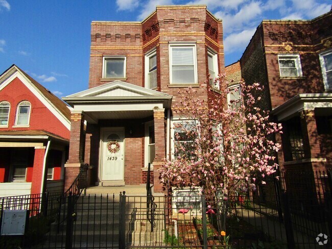 Building Photo - 1439 N Ridgeway Ave Unit 2nd FL Rental
