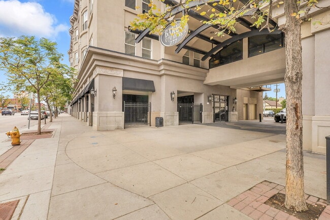 Building Photo - $1,880 - 1 Bed, 1 Bath Condo in Denver in ... Unit 208