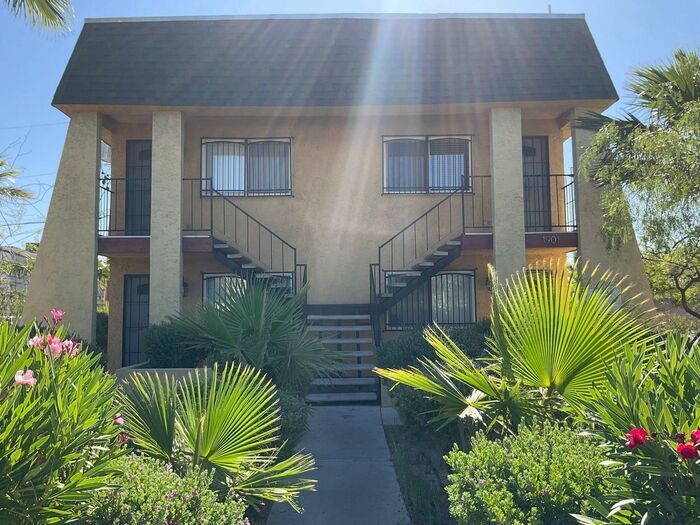 2 BEDROOM UNIT! - 2 BEDROOM UNIT!