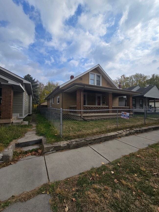 Building Photo - Four Bedroom Home Located on the Westside of Indy near Concord and west 10th Street !!!