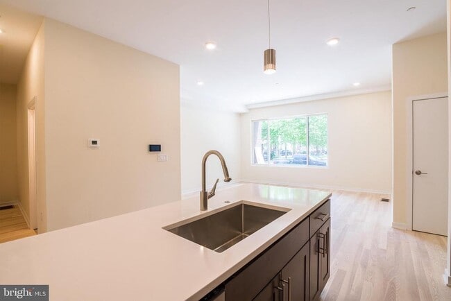 Building Photo - 1300 S 24th St Unit D1