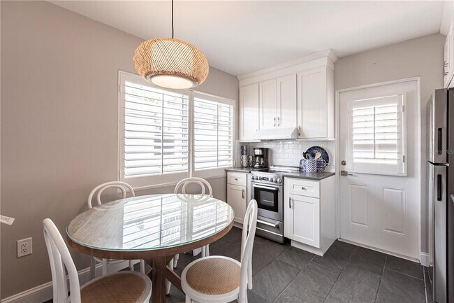 Photo - 6020 Midnight Pass Rd