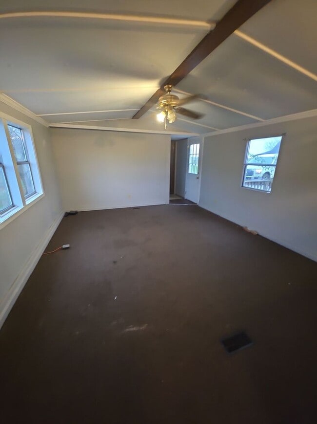 Photo - 2-Bedroom, 2-Bath Trailer with Scenic Views in Sparta, TN