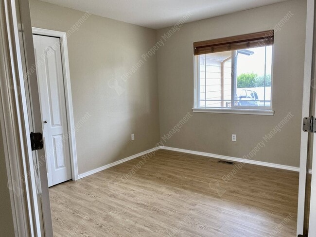 Photo - Single-Level home in NE Redmond with fenced backyard!