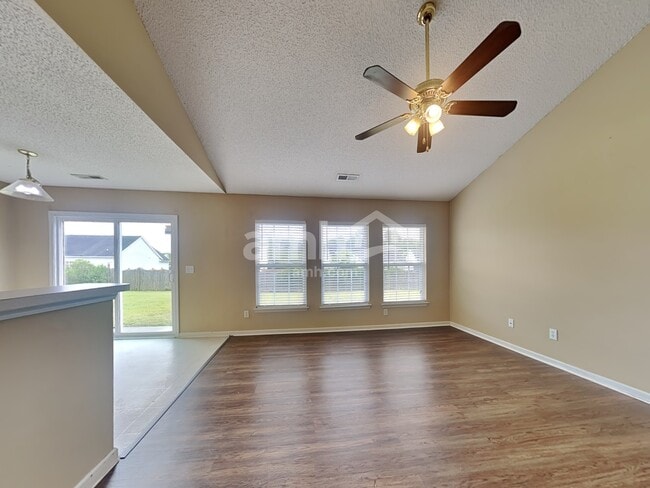 Photo - 5023 Holdsworth Dr