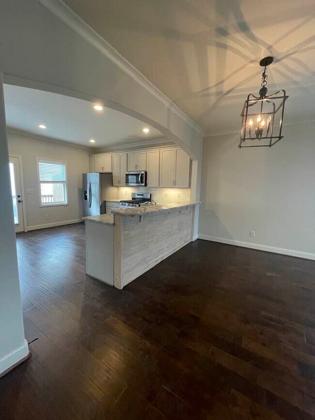 Photo - 978 Lennox Blvd