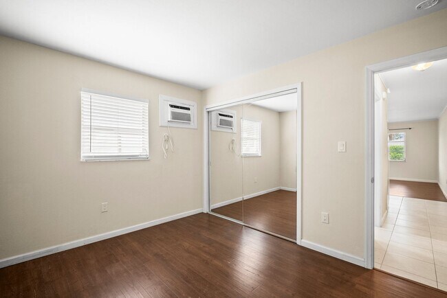 Photo - ANNUAL RENTAL - 1 Bedroom, 1 Bath Duplex i...