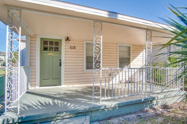 Photo - Charming 2-Bedroom Cottage Near Downtown P...