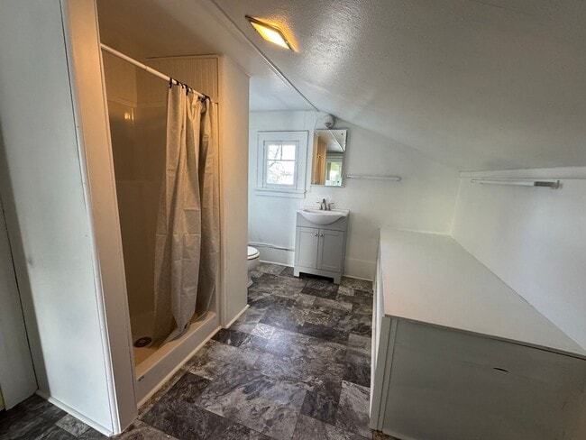 Photo - 2BR/1BA Upper Unit – Washer/Dryer Hookups, No Pets