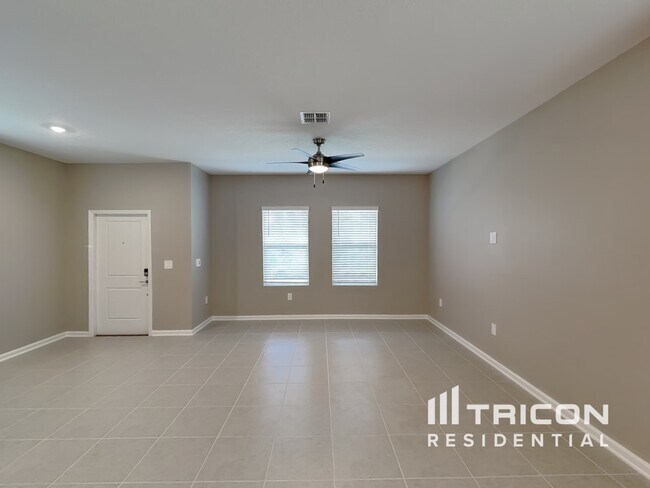 Photo - 733 Honeyrock St