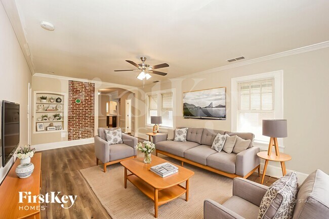 Photo - 1042 Victory Dr SW