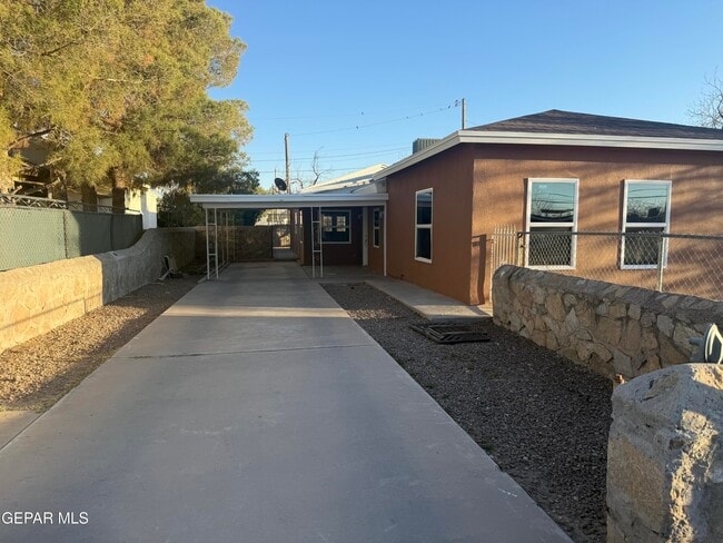 Photo - 218 Easter Way