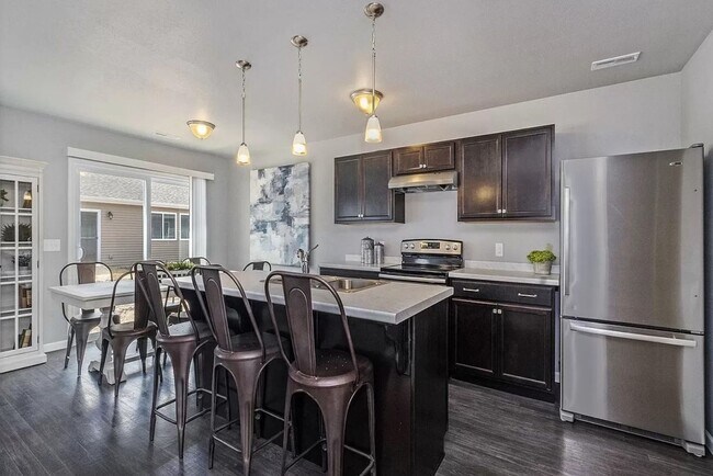 Photo - Wonderful Newer Condo for Lease