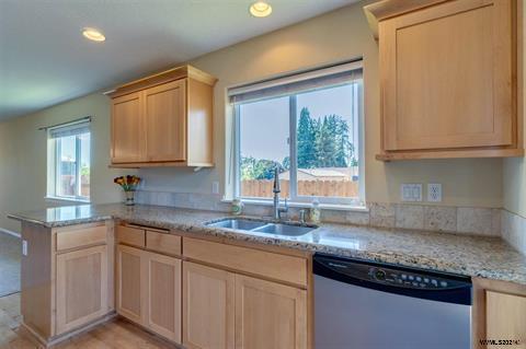 Photo - 537 SE Oak Grove Ave