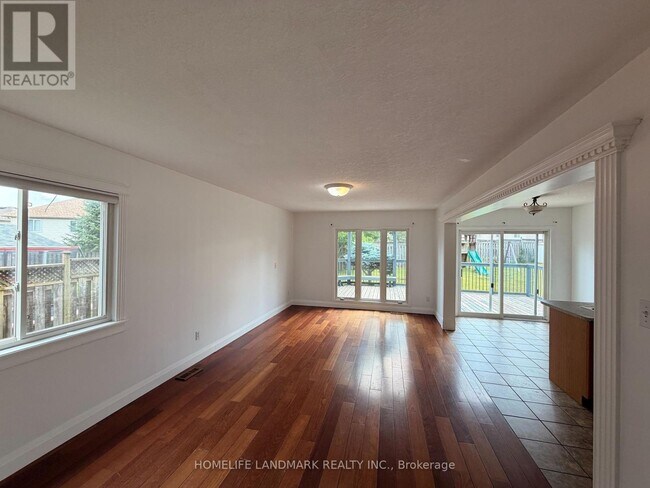 Photo - 921 Windflower Pl