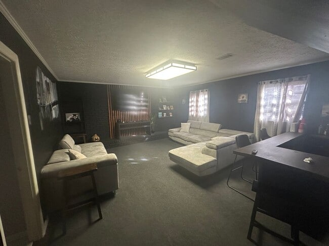 Building Photo - 3077 Laura Ln