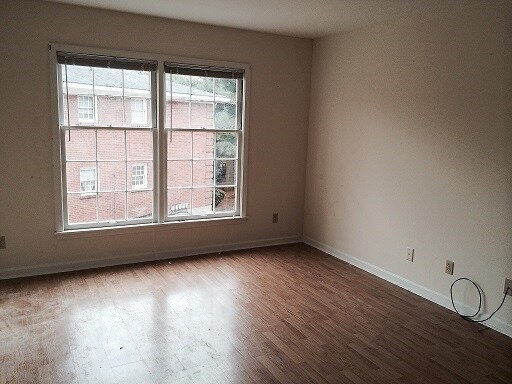 310 N Hite