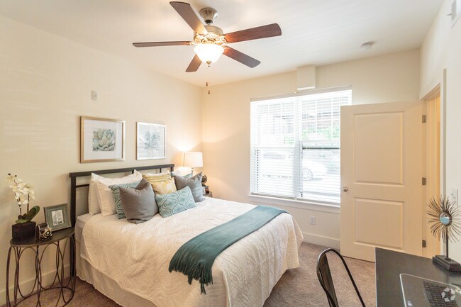 1BR, 1BA - 750 SF - Bedroom
