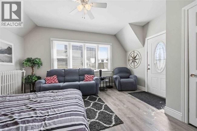 Photo - 263 Vidal St N
