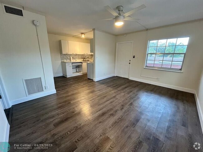 Building Photo - 999 NE 23rd Dr Unit 201 Rental
