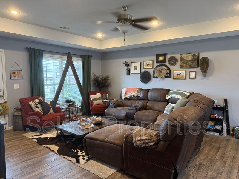 Photo - 4582 Edinburgh Dr