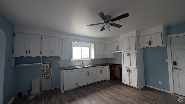 Building Photo - 472 Burgess St Unit Apt 1