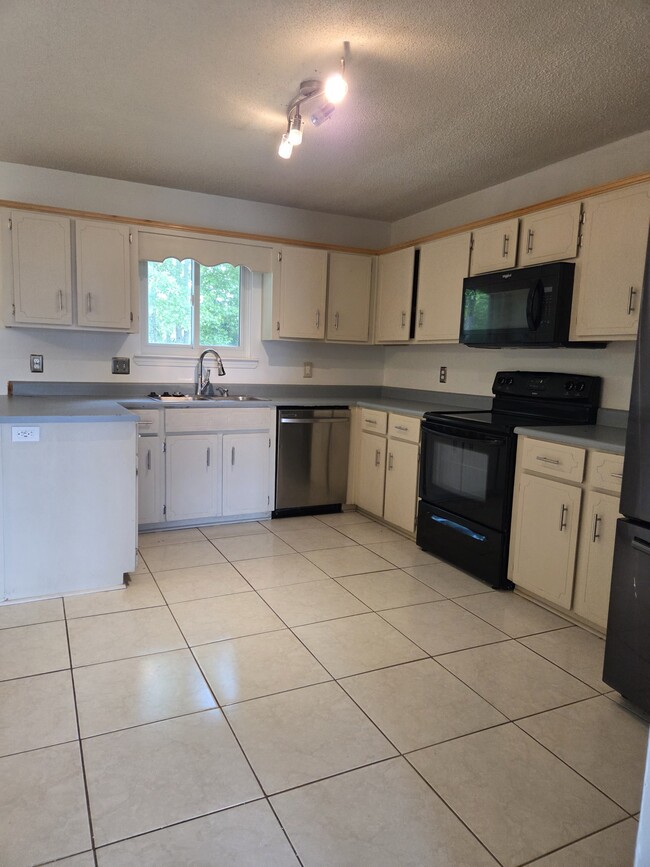 Photo - 945 Ruth Dr