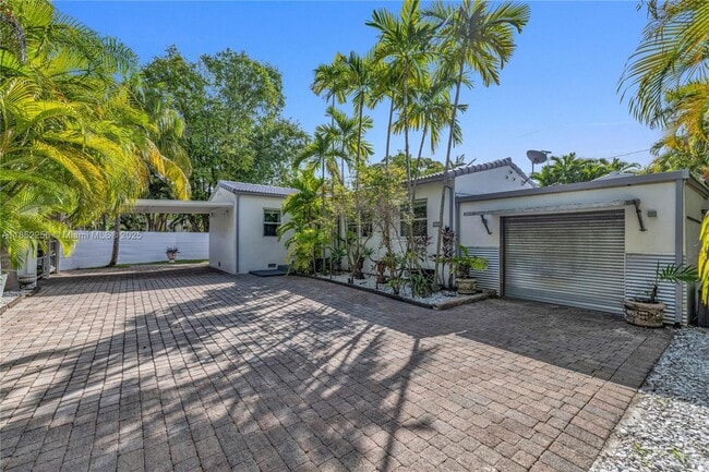 Building Photo - 1800 SW 21st St Rental