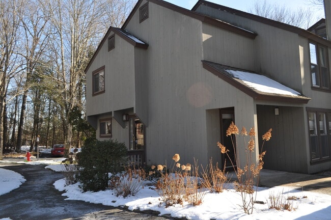 Building Photo - 8 Willow Ln Unit 8