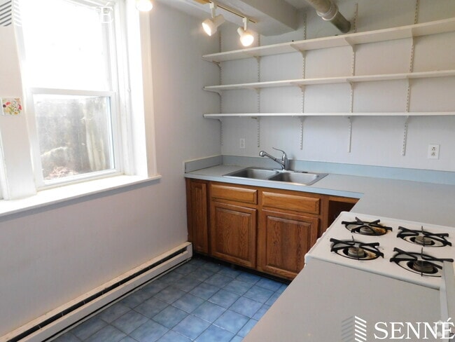 Building Photo - 10 Avon St Unit B Rental