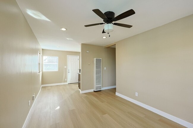 Photo - 5461-65 Imperial Ave Unidad 5463