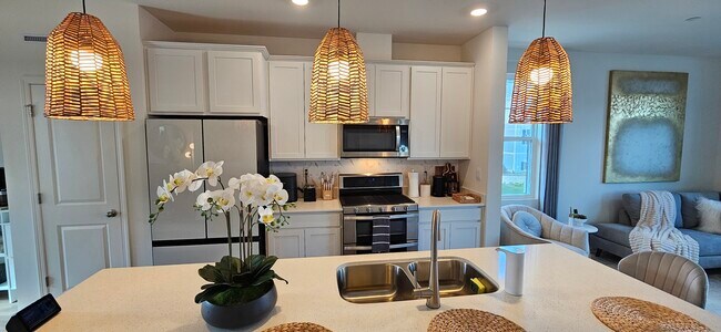 Photo - 2227 Glacier St