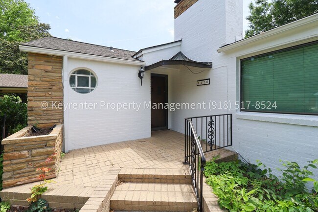 Photo - Beautifully Redone 3 Bedroom House! Available for Immediate Move in!
