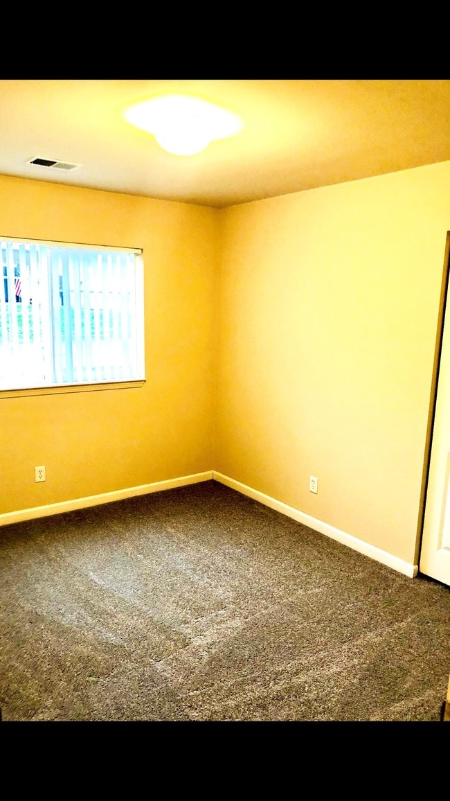 Photo - Eaglebrook Apartments