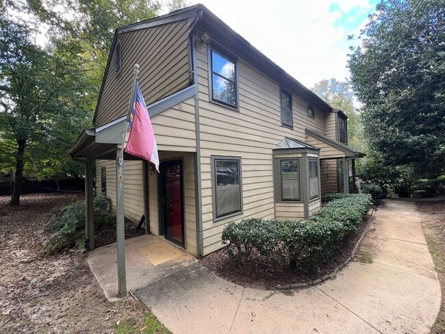 Building Photo - Charming Two-Story 2BD, 2.5BA Raleigh Cond... Rental