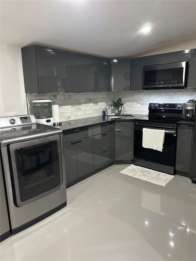 Building Photo - 1212 E River Dr Rental