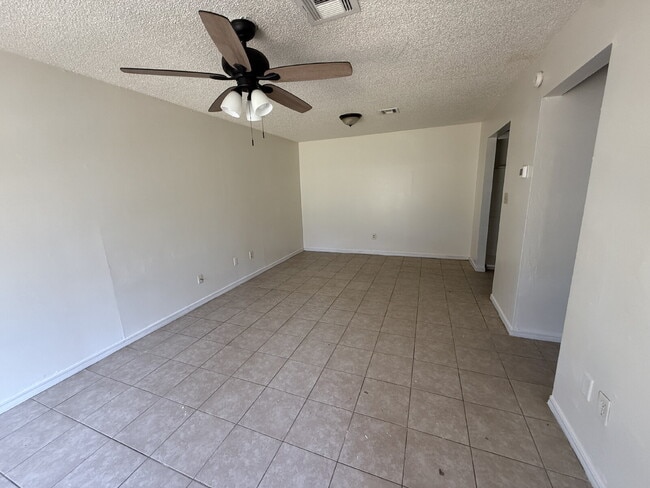 Photo - Cozy 1-Bed: Prime Location Near Seminole Fire Station Unidad Apt. 210