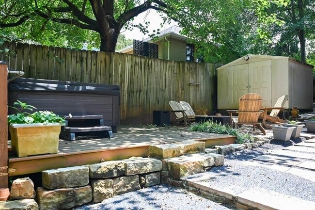 Photo - 2076 Ridgedale Rd NE