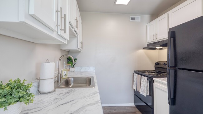 Building Photo - Warwick Village Rental
